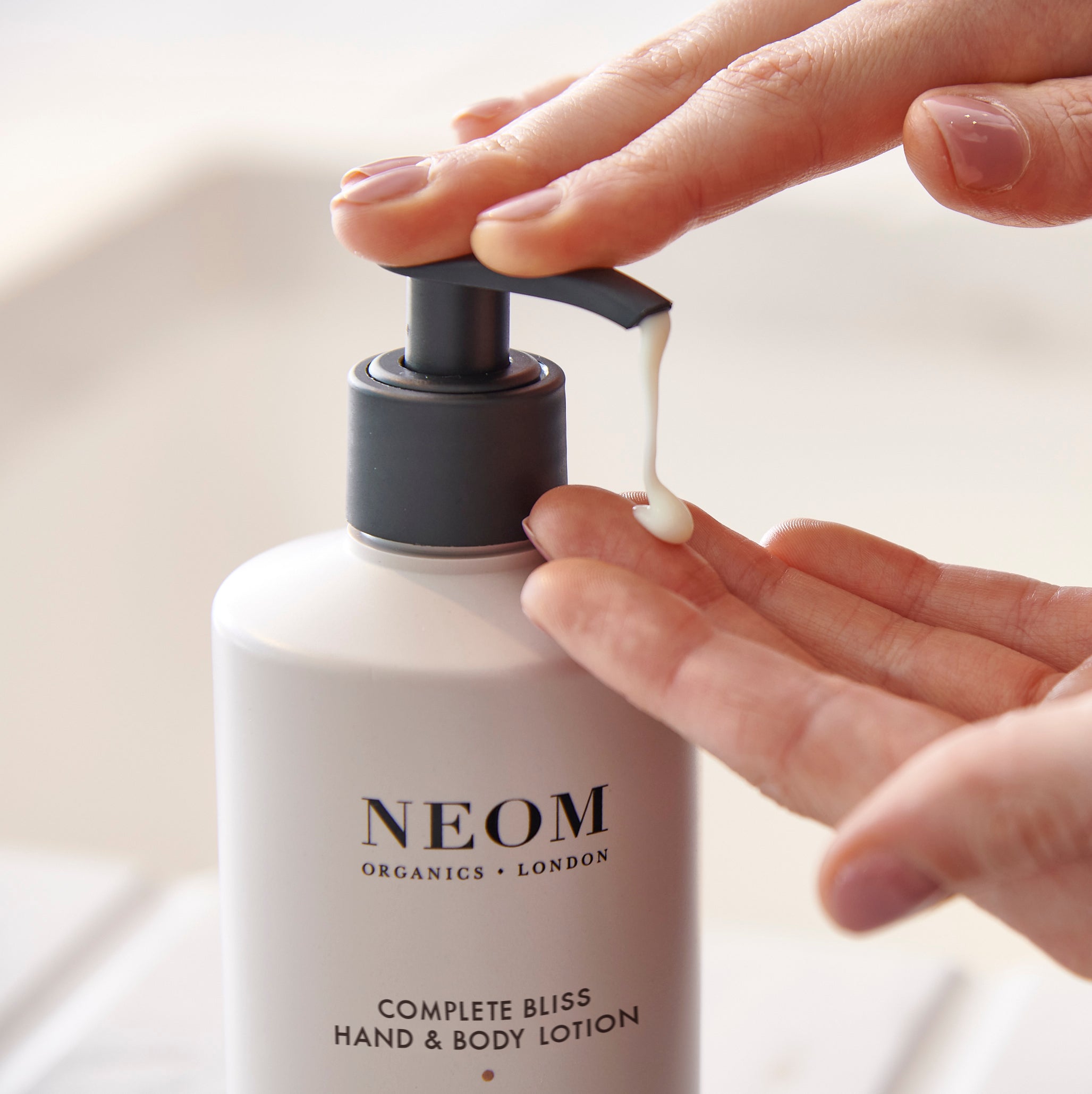 Complete Bliss Hand & Body Lotion 300ml – NEOM Wellbeing UK